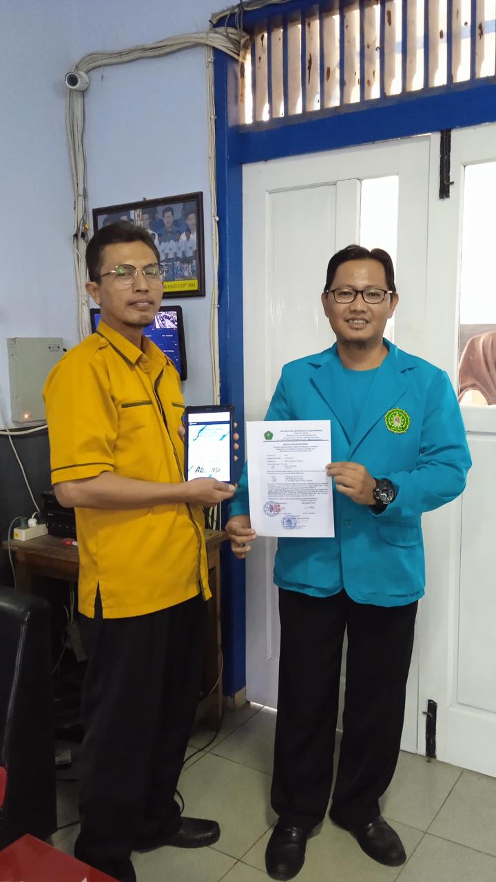 Penyerahan Aplikasi Profil Sekolah di MI Al-Maarif Gelang Banjarnegara